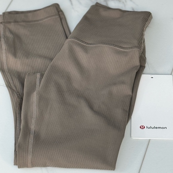 Lululemon Align High-Rise Ribbed Crop - Picture 2 of 3